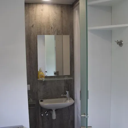 아파트 Tiny House In Ruhiger Lage Maria Laah